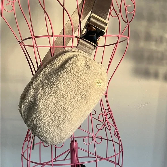 Lululemon Beige Sherpa Belt Bag - Picture 1 of 7